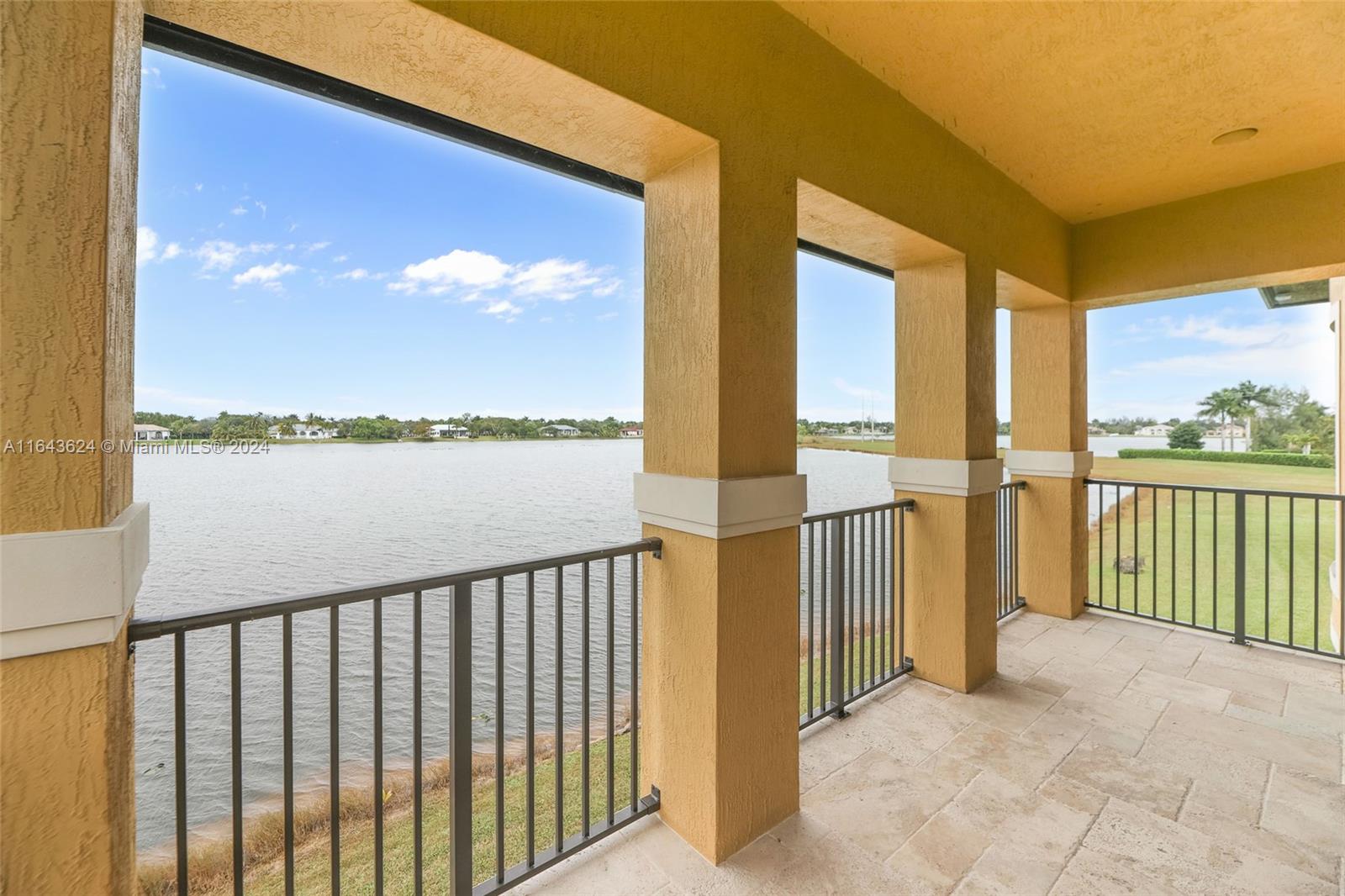 VISTA LAKES - Residential