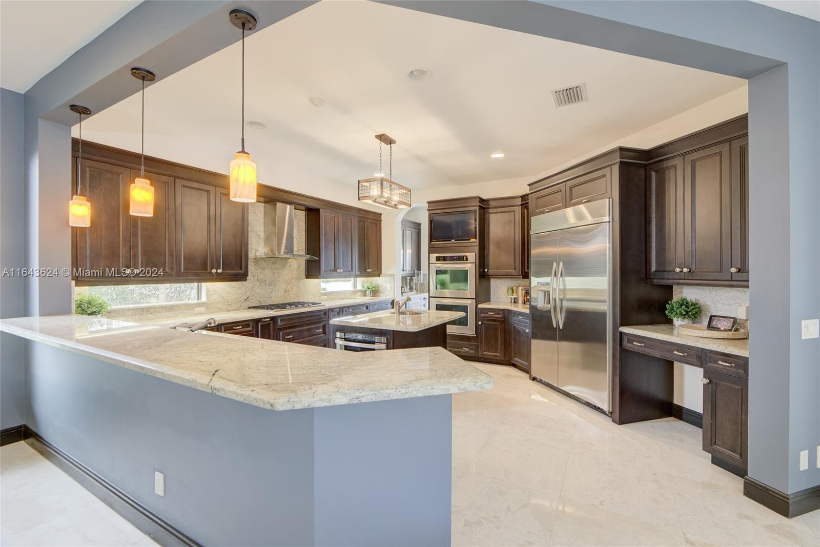 VISTA LAKES - Residential