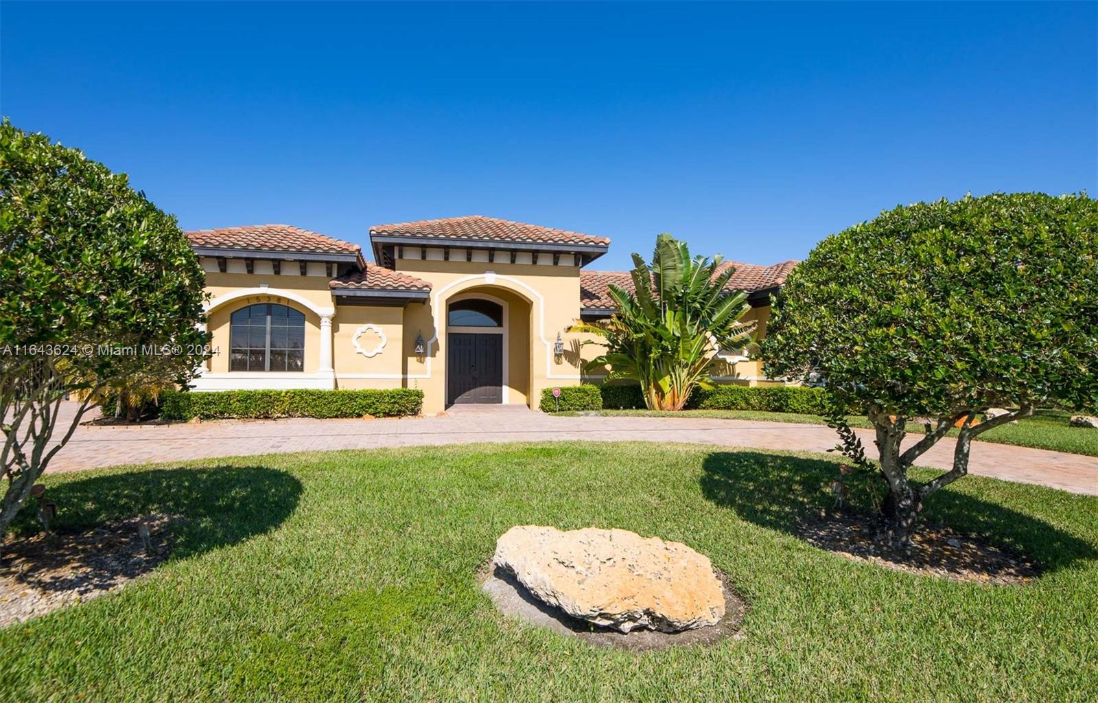 VISTA LAKES - Residential