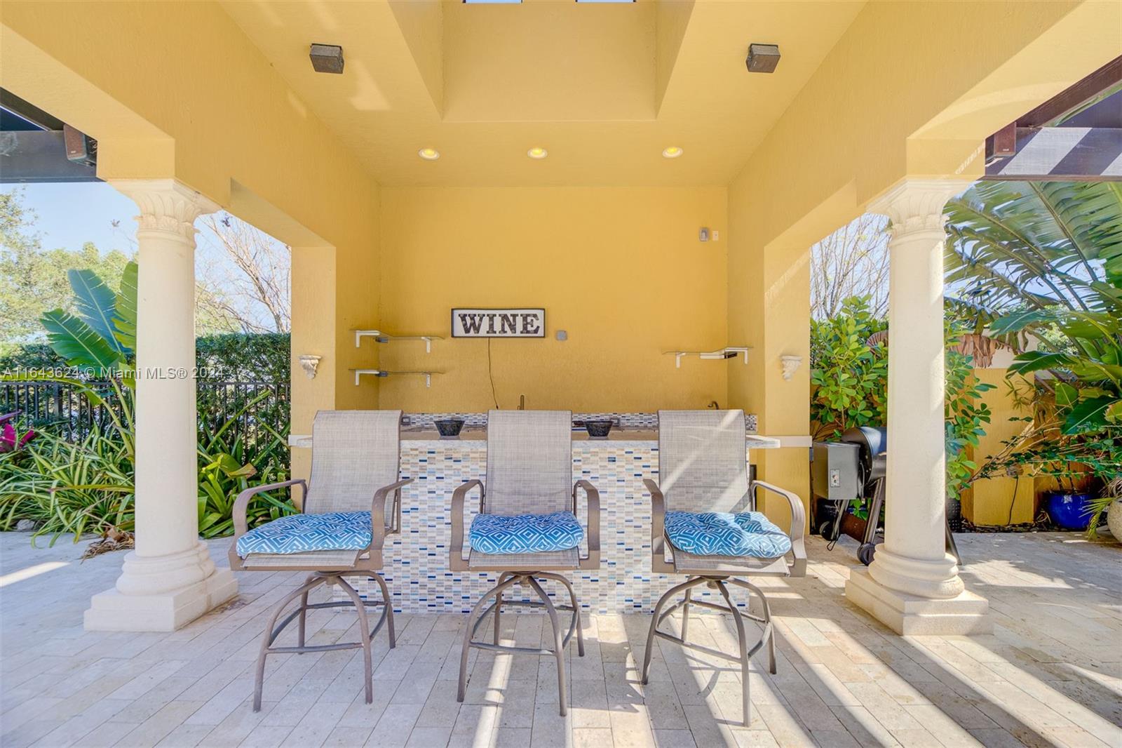 VISTA LAKES - Residential