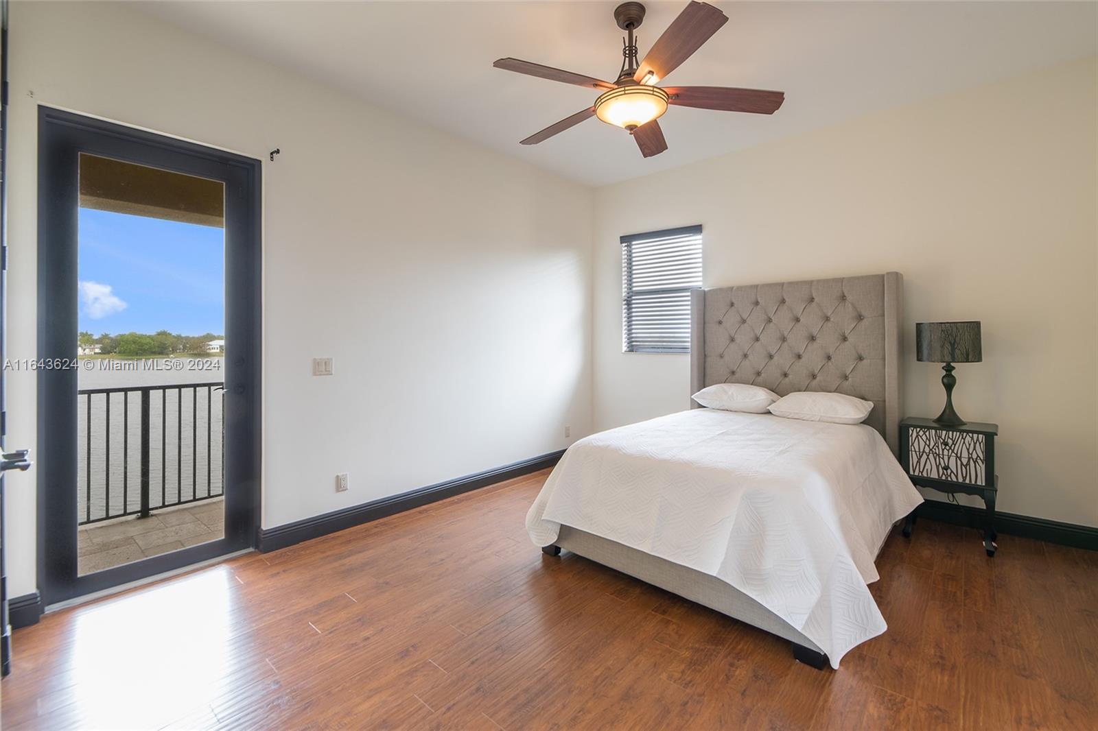 VISTA LAKES - Residential