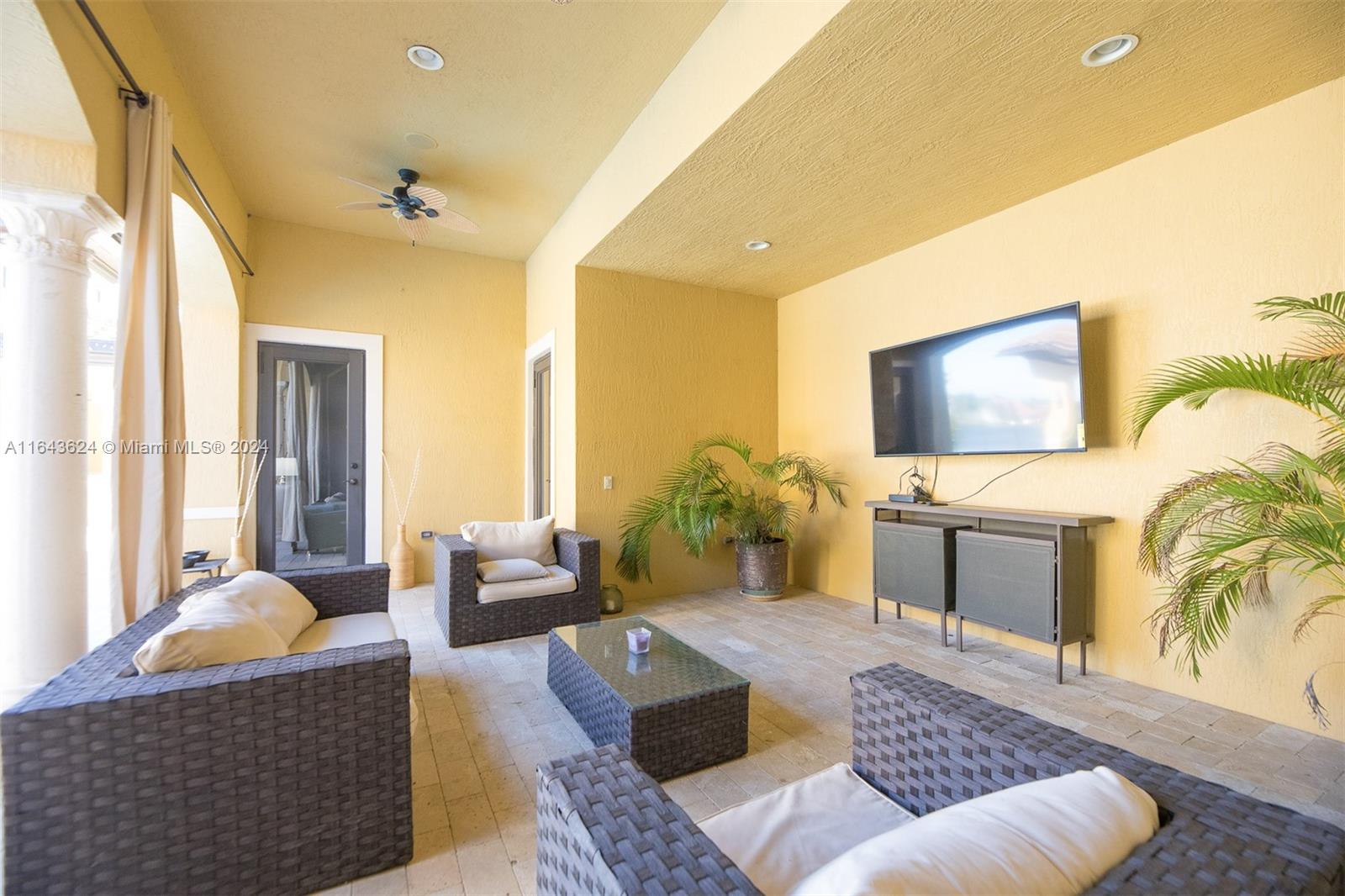 VISTA LAKES - Residential