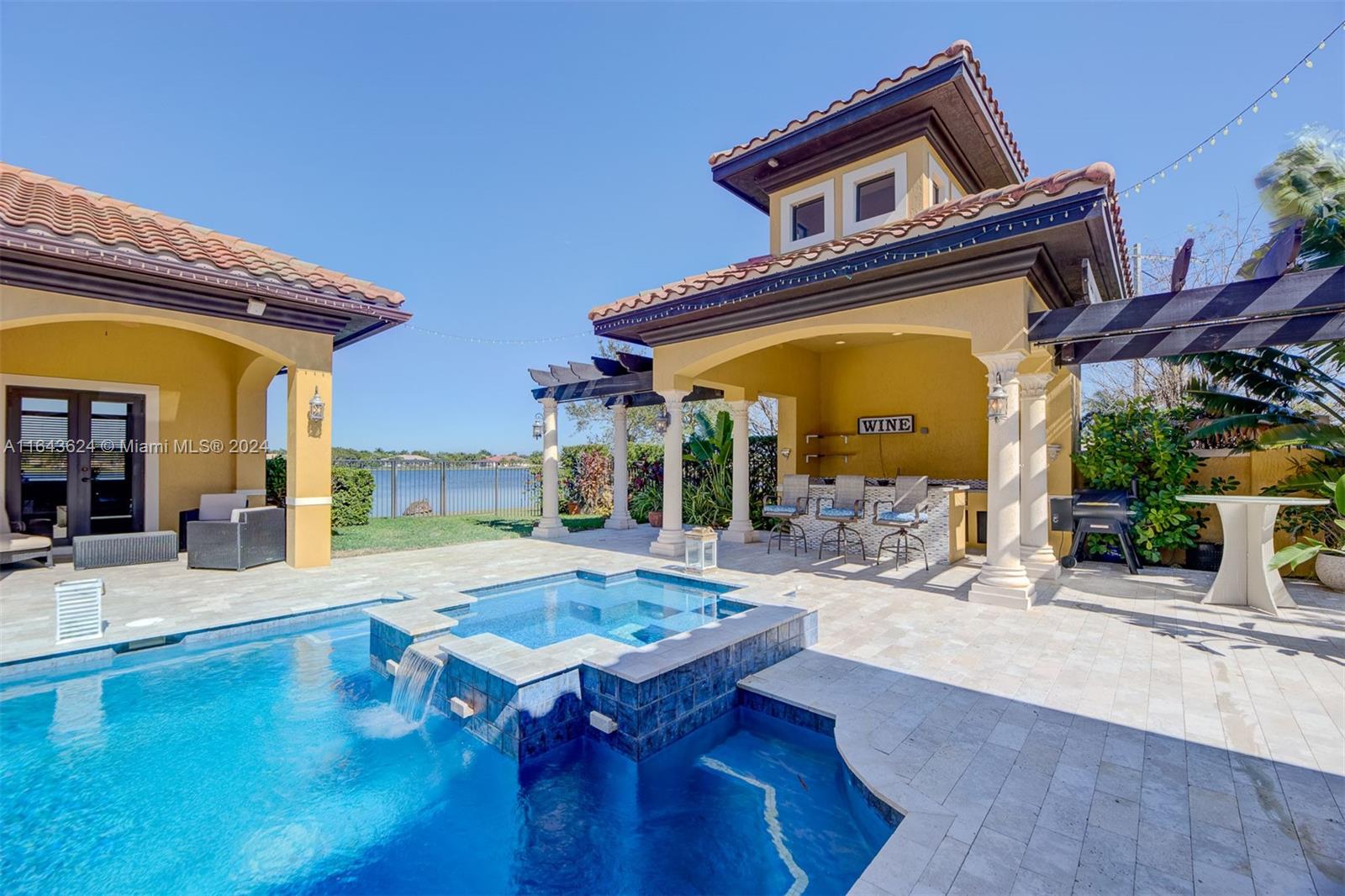 VISTA LAKES - Residential