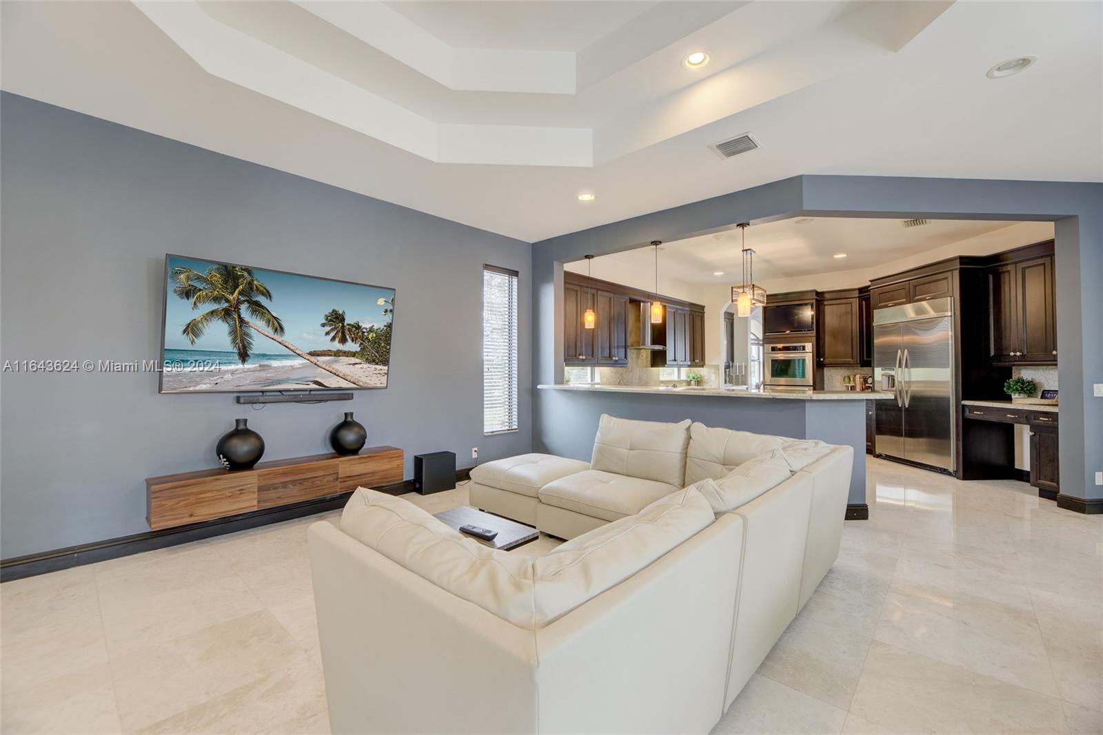 VISTA LAKES - Residential