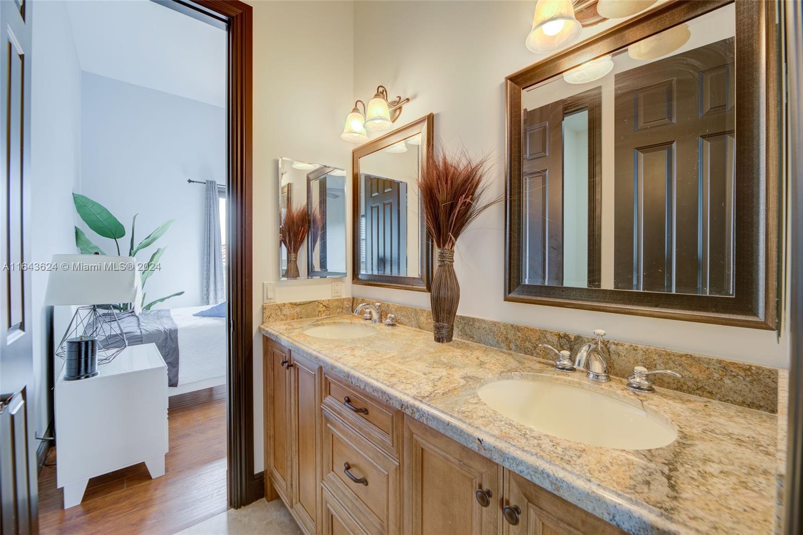 VISTA LAKES - Residential