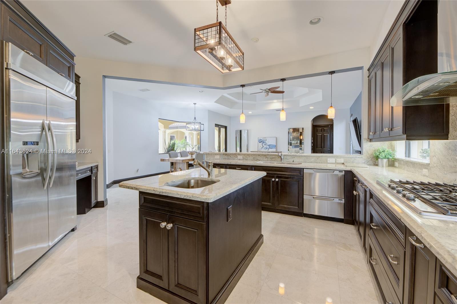 VISTA LAKES - Residential