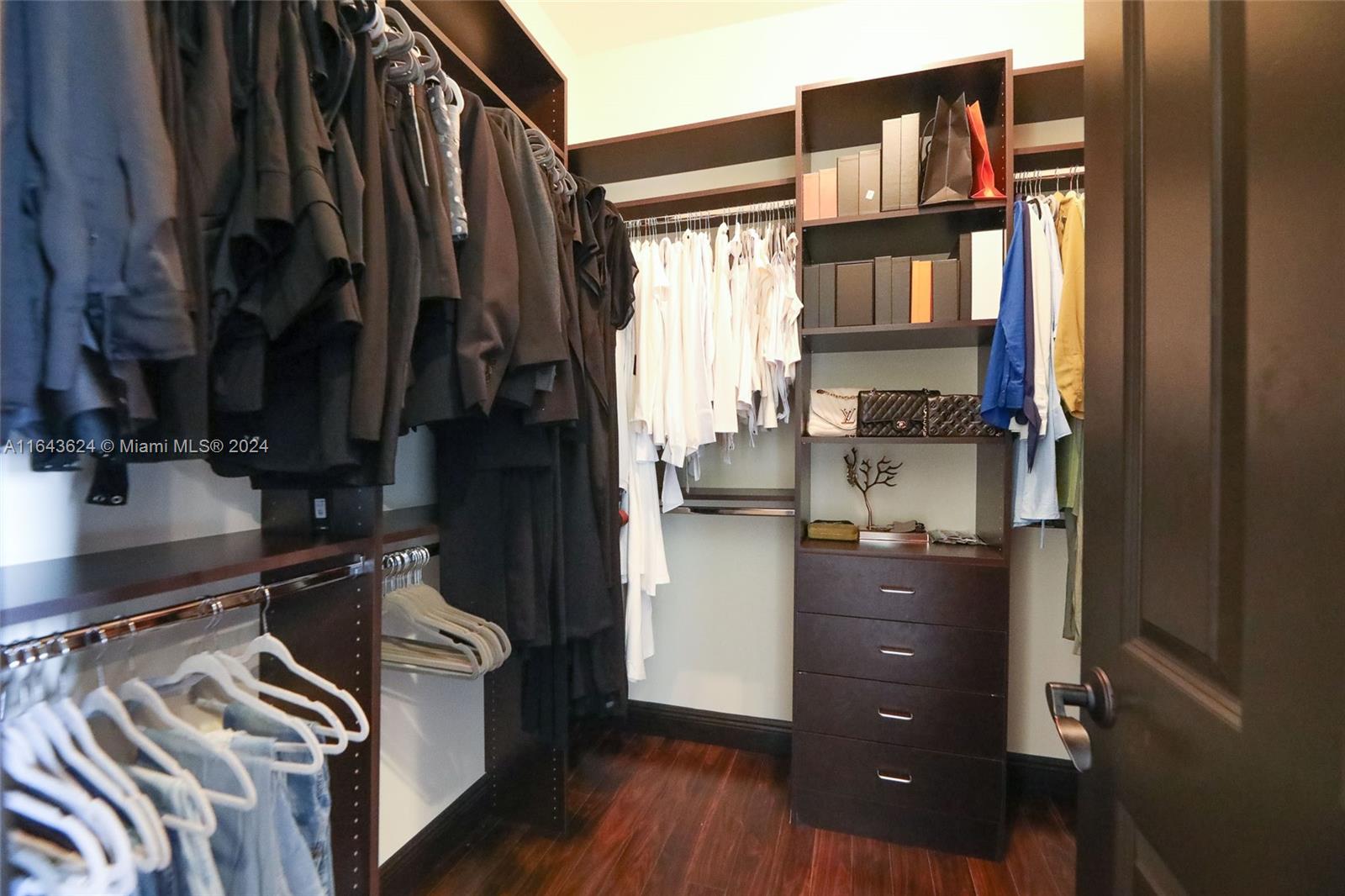 VISTA LAKES - Residential