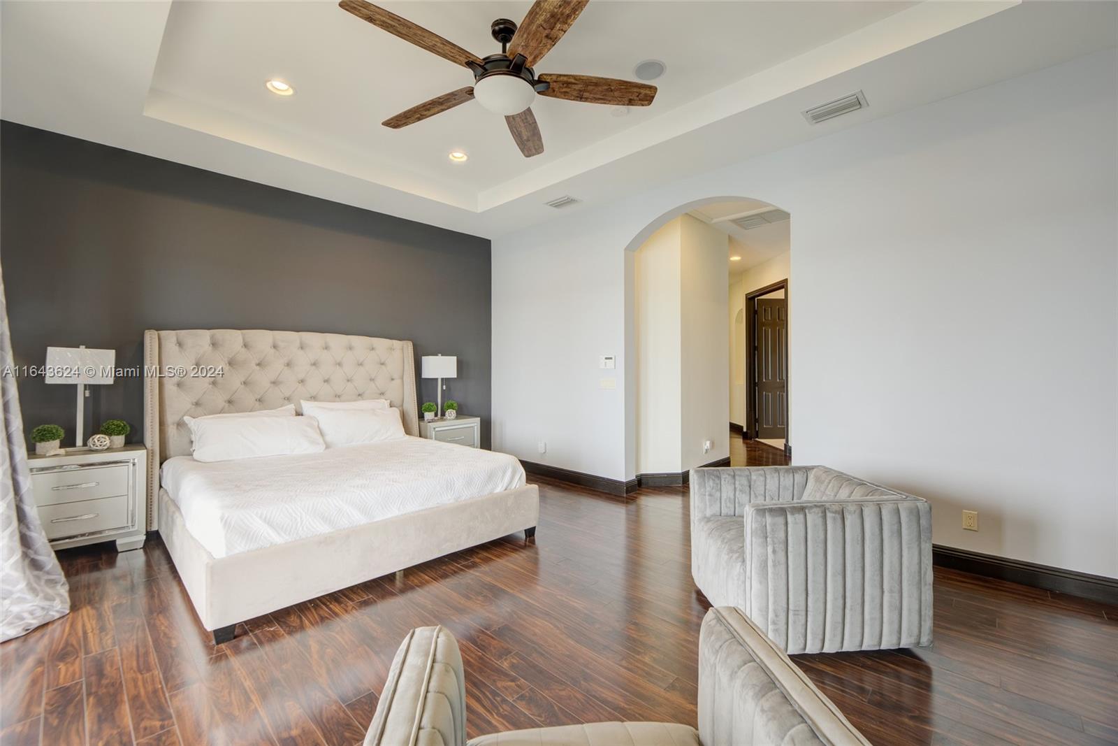 VISTA LAKES - Residential