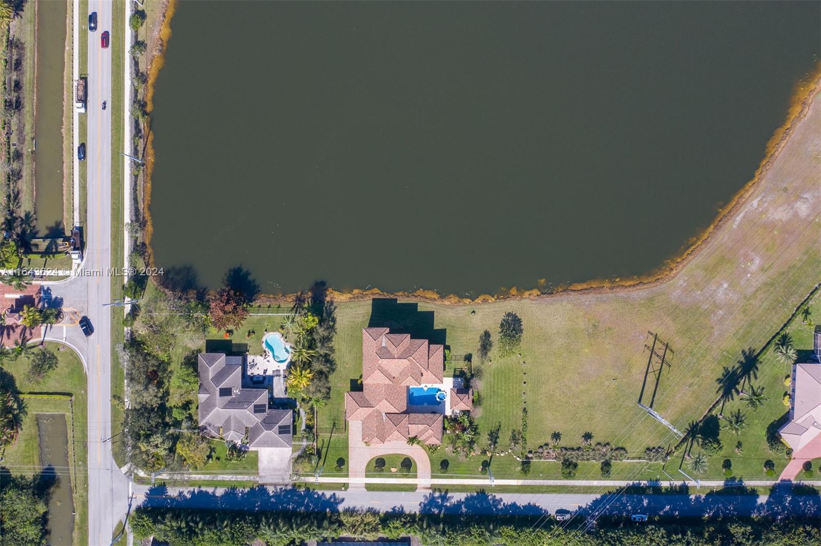 VISTA LAKES - Residential