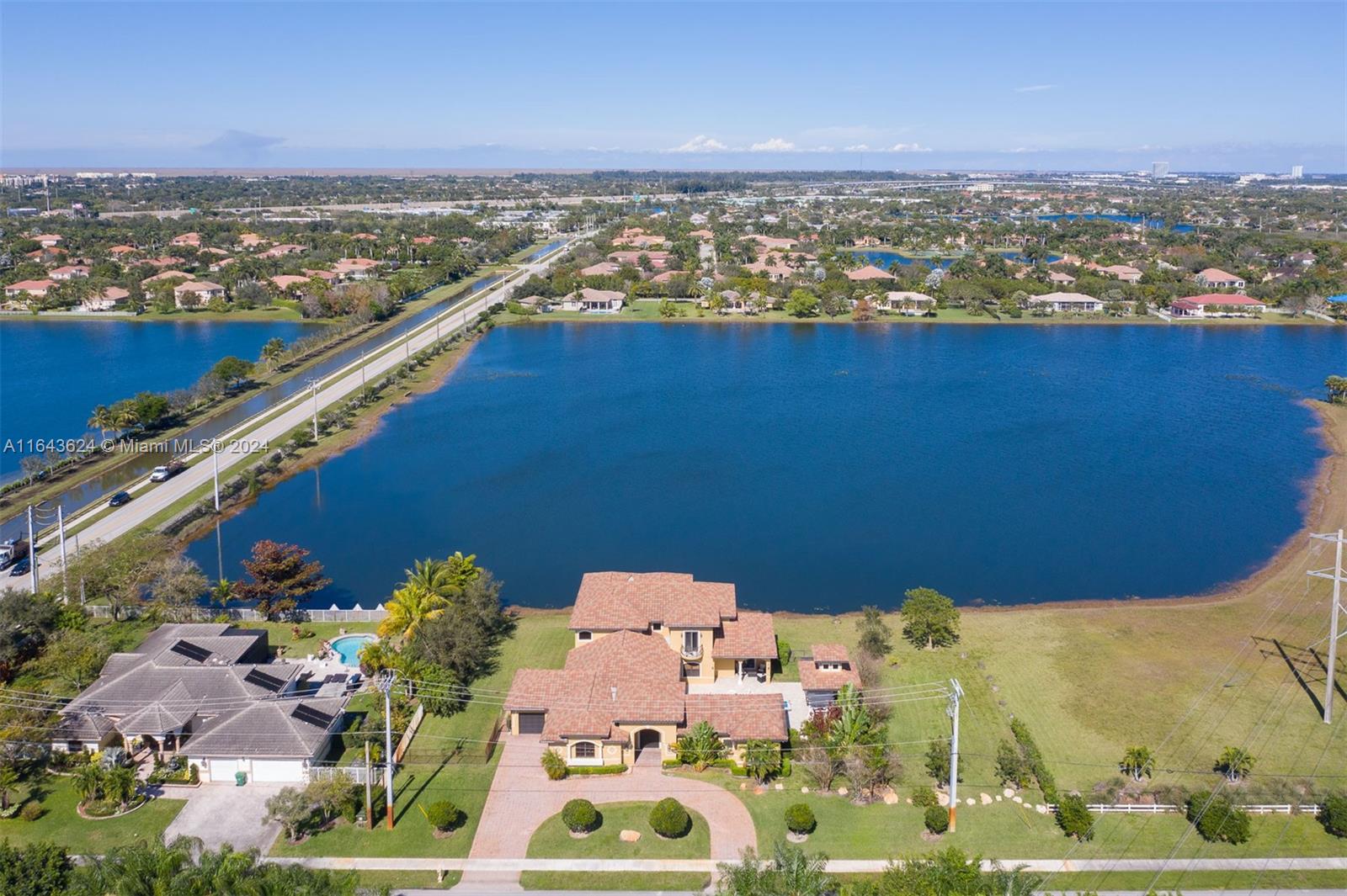 VISTA LAKES - Residential