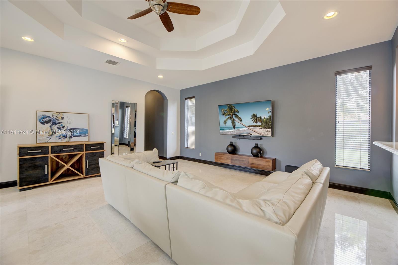 VISTA LAKES - Residential