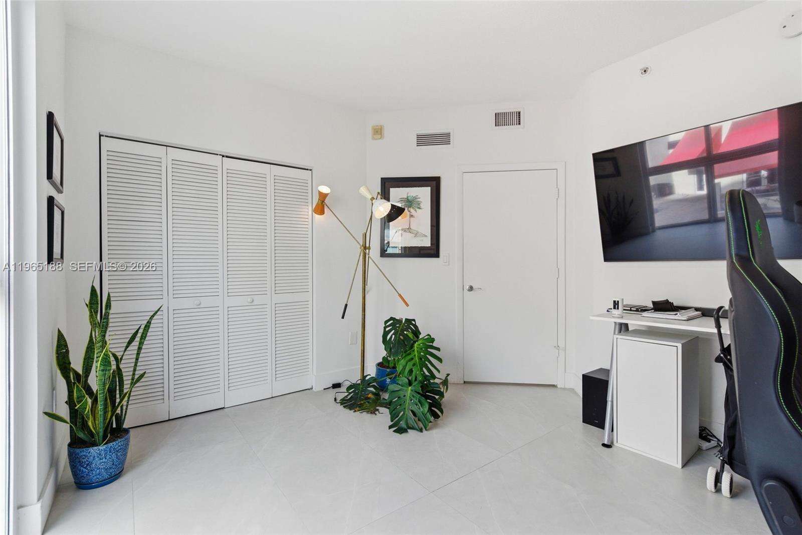 DOWNTOWN DADELAND CONDO N - Residential