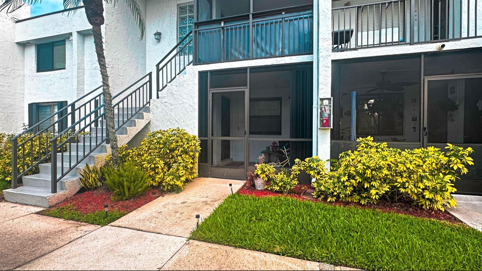 296 Racquet Club Rd 104, Weston, Broward County, Florida - 2 Bedrooms  
2 Bathrooms - 