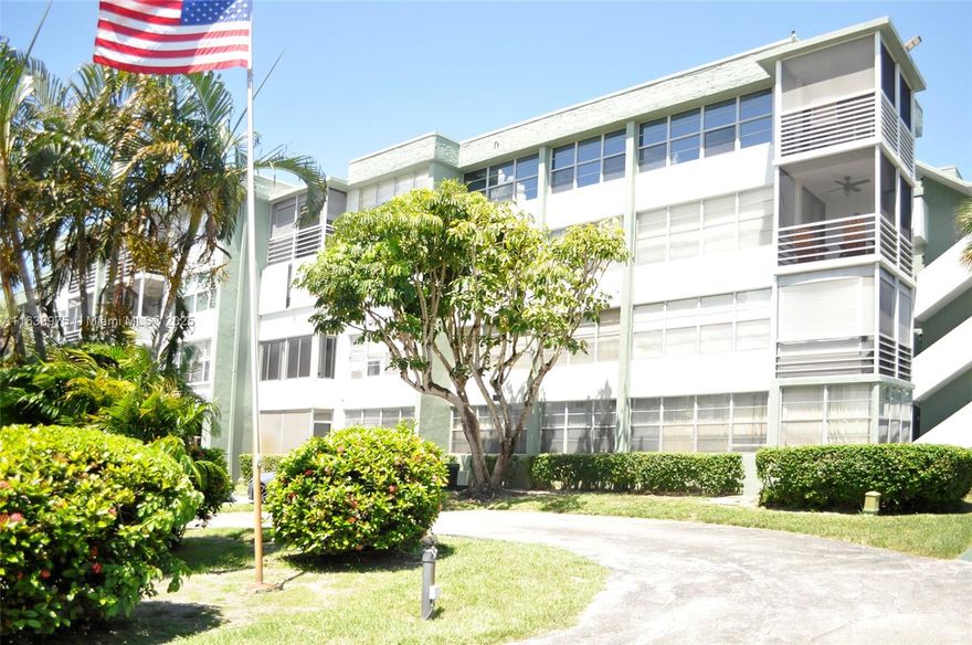 Investors, welcome to Watergate Condominiums, where this beautifully updated 2BR/2BA corner unit awaits. Step into a space filled with natural light and great water views. Watergate Condominiums offers a wealth of amenities, including two heated pools, tennis courts, a gym, sauna, billiards room, library/office, clubhouse, and more. You'll find everything you need to live an active and fulfilling lifestyle right at your doorstep. Brand new AC too!

Located next to I-95, Tri-Rail, the airport, and public transportation, getting around couldn't be easier. Limited slips are available for lease (ocean access via canal, though fixed bridges).

A tenant is already in place, paying $2,400 per month. Act now and secure your spot in this highly sought-after community!