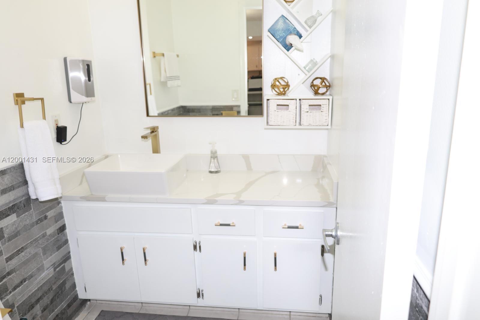 FRENCH QUARTER 3 - Residential Lease