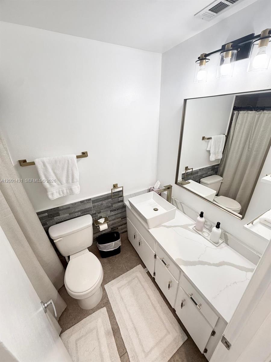 FRENCH QUARTER 3 - Residential Lease