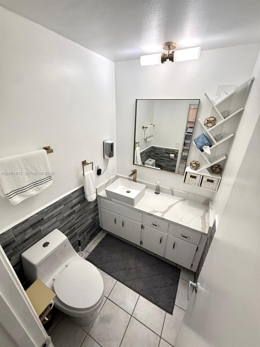 FRENCH QUARTER 3 - Residential Lease