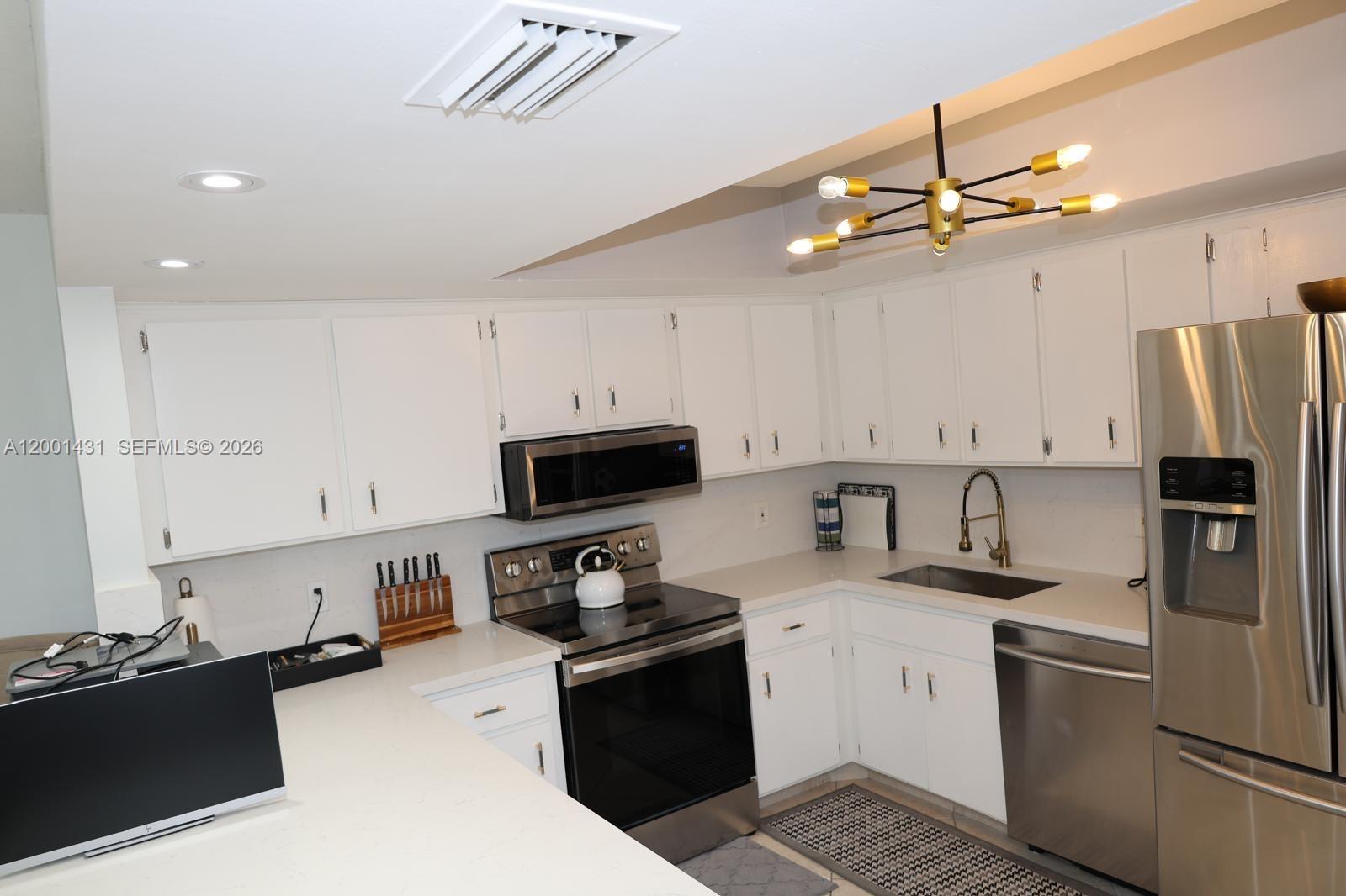 FRENCH QUARTER 3 - Residential Lease