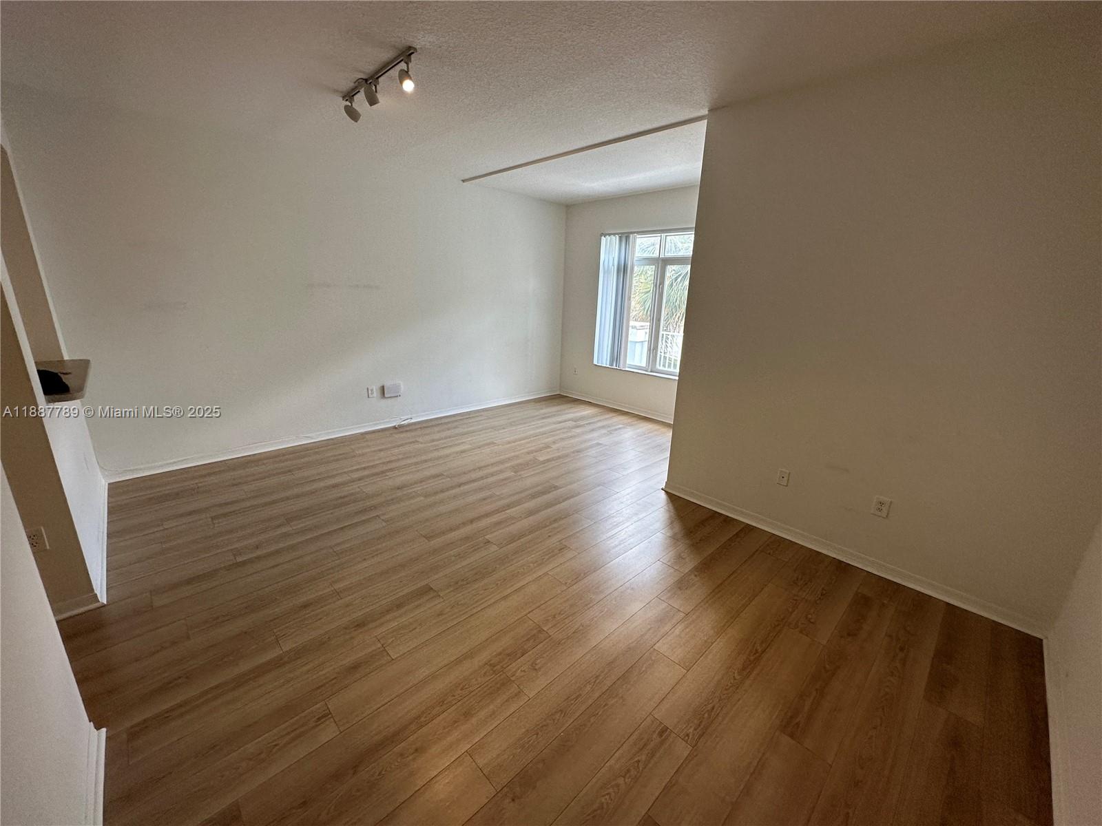 VILLAGE AT ABACOA CONDO - Residential Lease