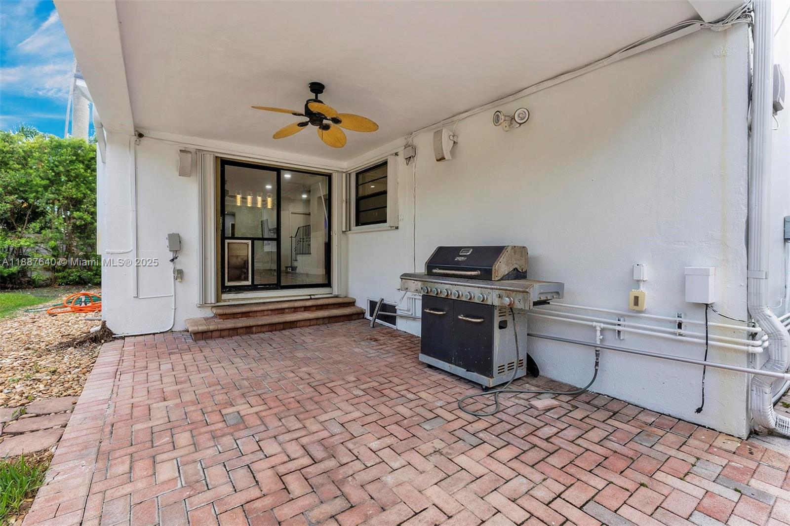 HOLLYWOOD LAKES SECTION - Residential