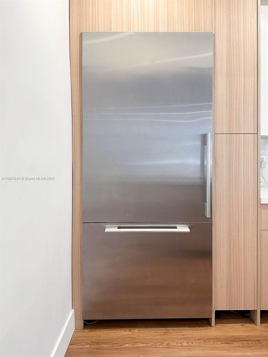 HOLLYWOOD LAKES SECTION - Residential