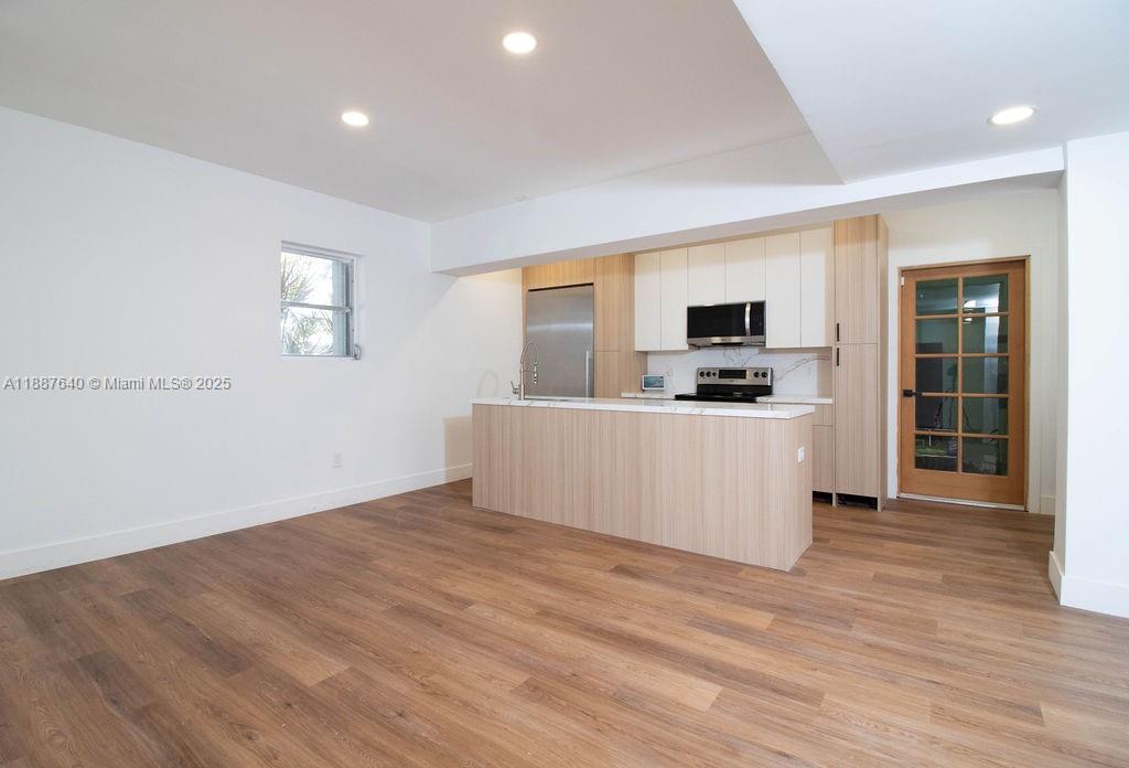 HOLLYWOOD LAKES SECTION - Residential