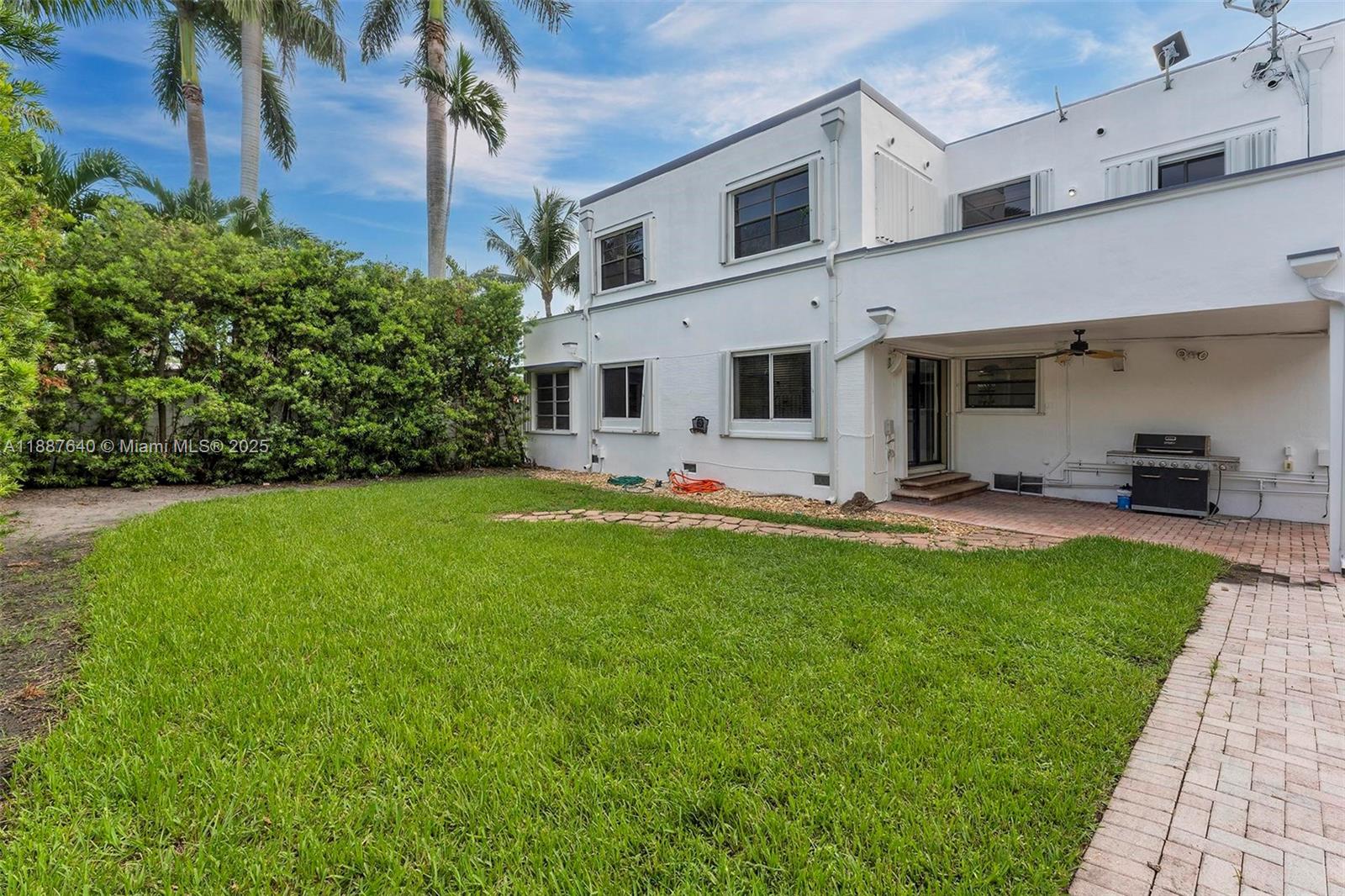 HOLLYWOOD LAKES SECTION - Residential