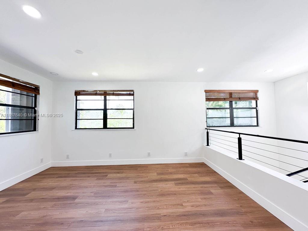 HOLLYWOOD LAKES SECTION - Residential