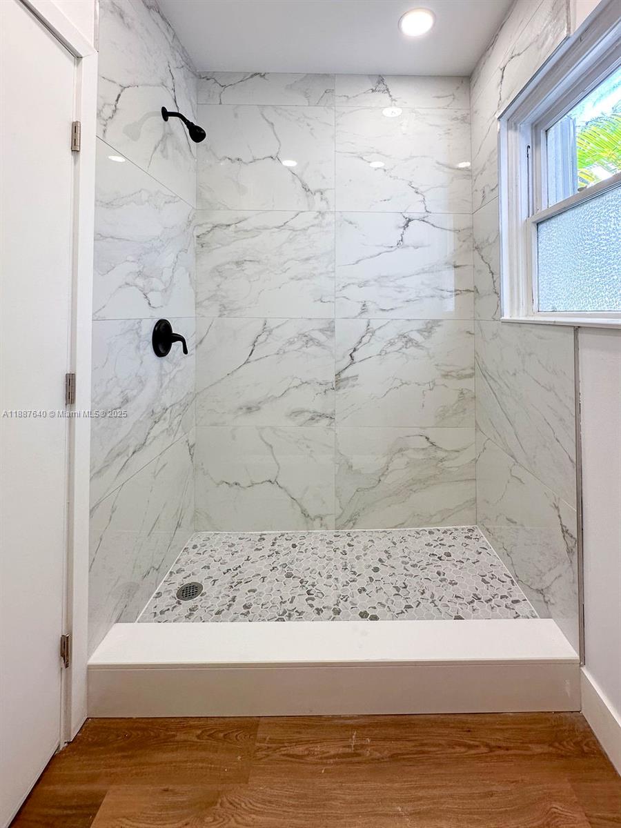 HOLLYWOOD LAKES SECTION - Residential