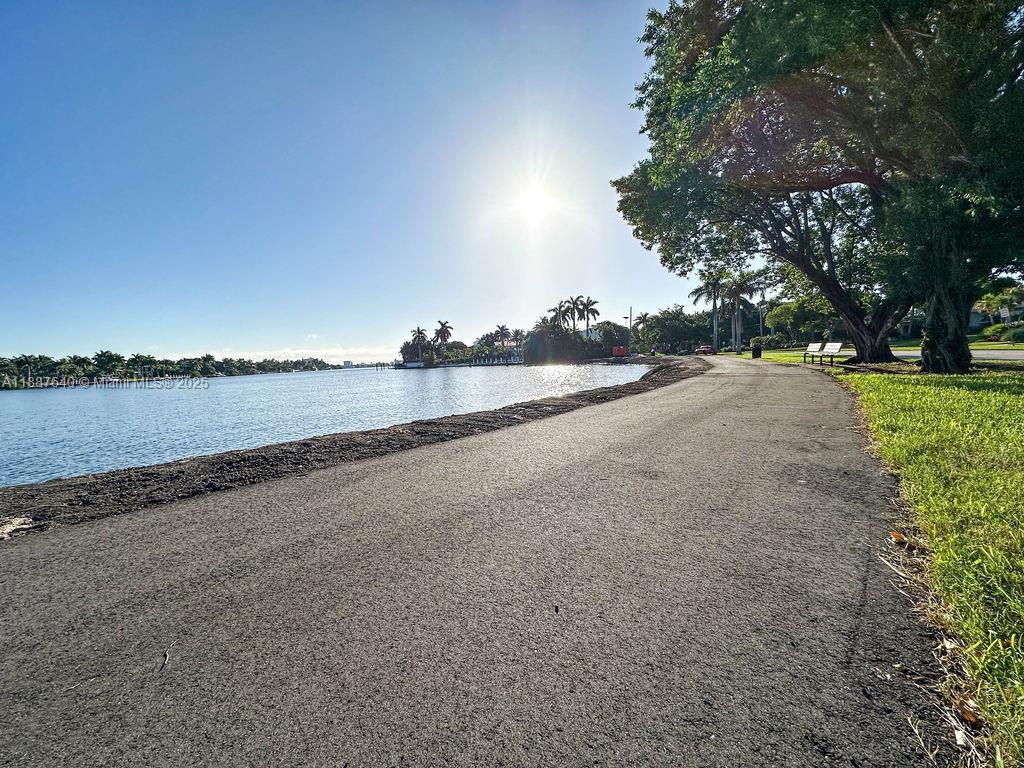 HOLLYWOOD LAKES SECTION - Residential