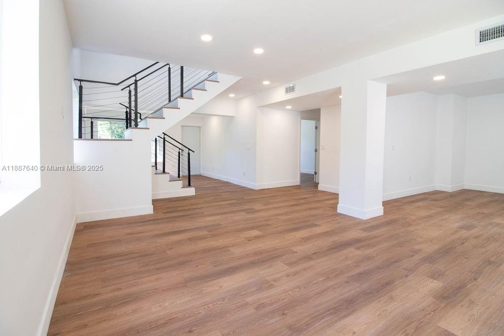 HOLLYWOOD LAKES SECTION - Residential