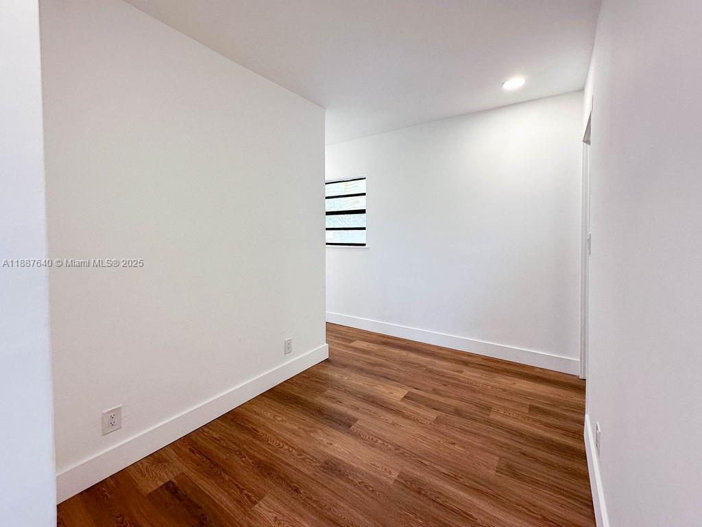 HOLLYWOOD LAKES SECTION - Residential