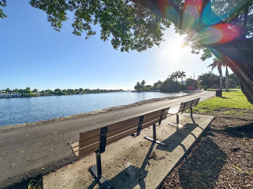 HOLLYWOOD LAKES SECTION - Residential