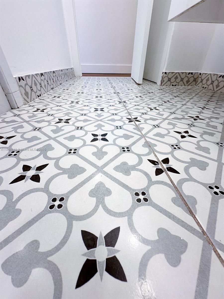 HOLLYWOOD LAKES SECTION - Residential