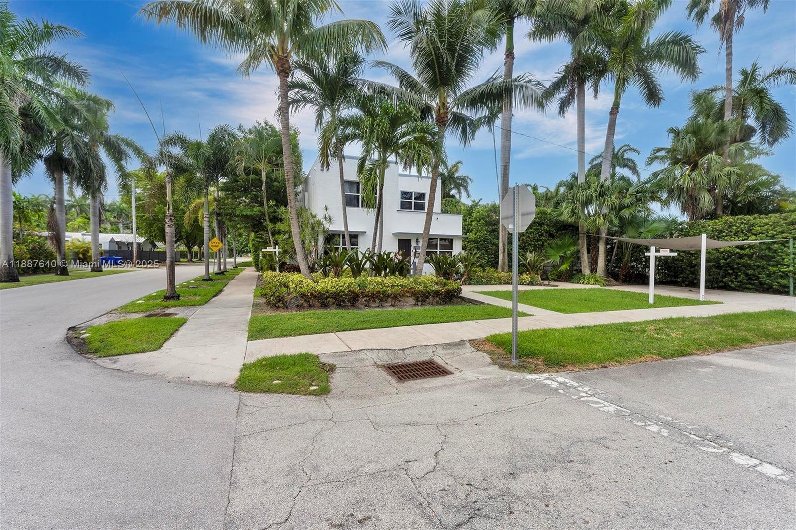 HOLLYWOOD LAKES SECTION - Residential