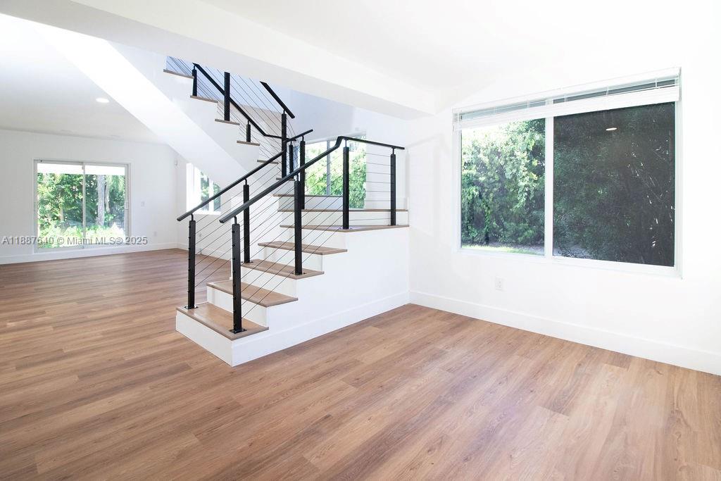 HOLLYWOOD LAKES SECTION - Residential