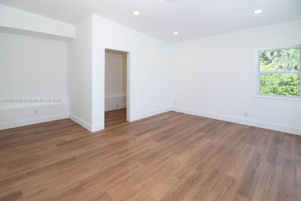 HOLLYWOOD LAKES SECTION - Residential