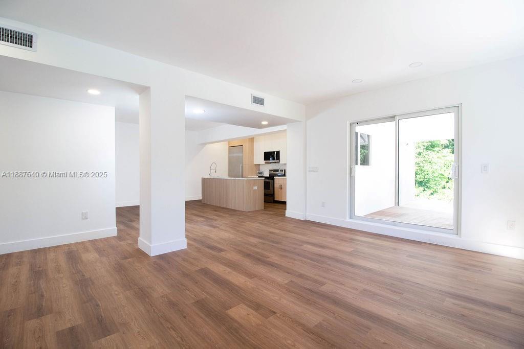 HOLLYWOOD LAKES SECTION - Residential