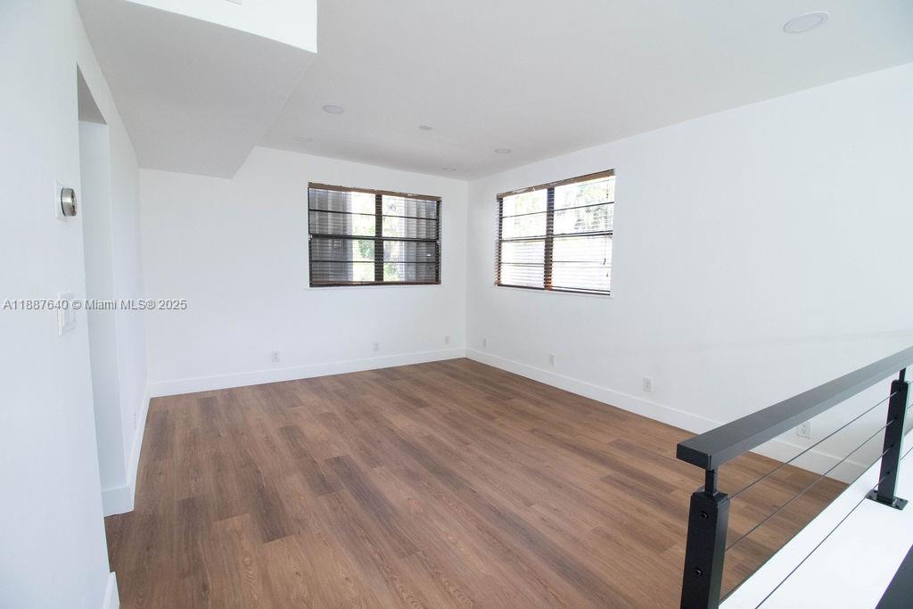 HOLLYWOOD LAKES SECTION - Residential