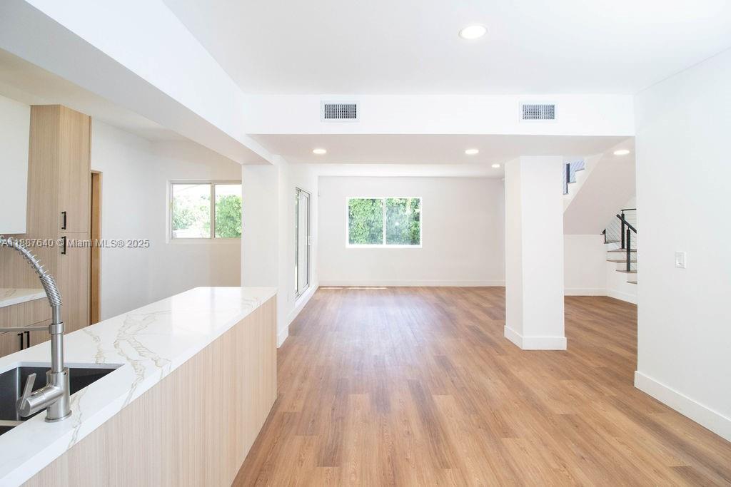 HOLLYWOOD LAKES SECTION - Residential