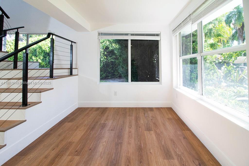 HOLLYWOOD LAKES SECTION - Residential