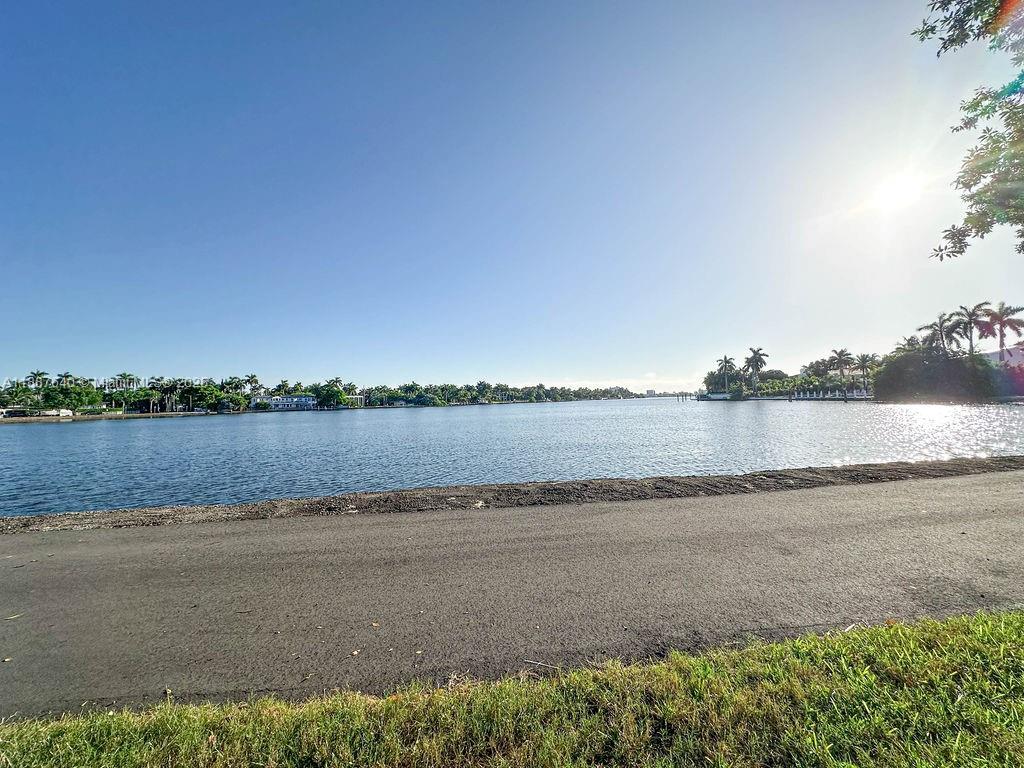 HOLLYWOOD LAKES SECTION - Residential