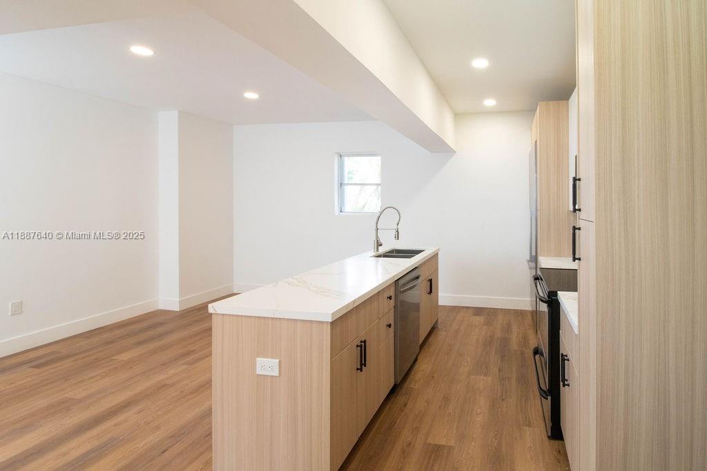 HOLLYWOOD LAKES SECTION - Residential