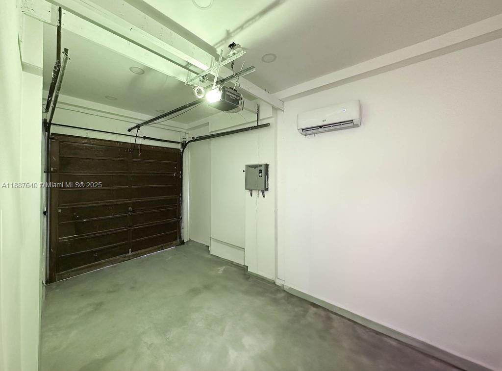 HOLLYWOOD LAKES SECTION - Residential