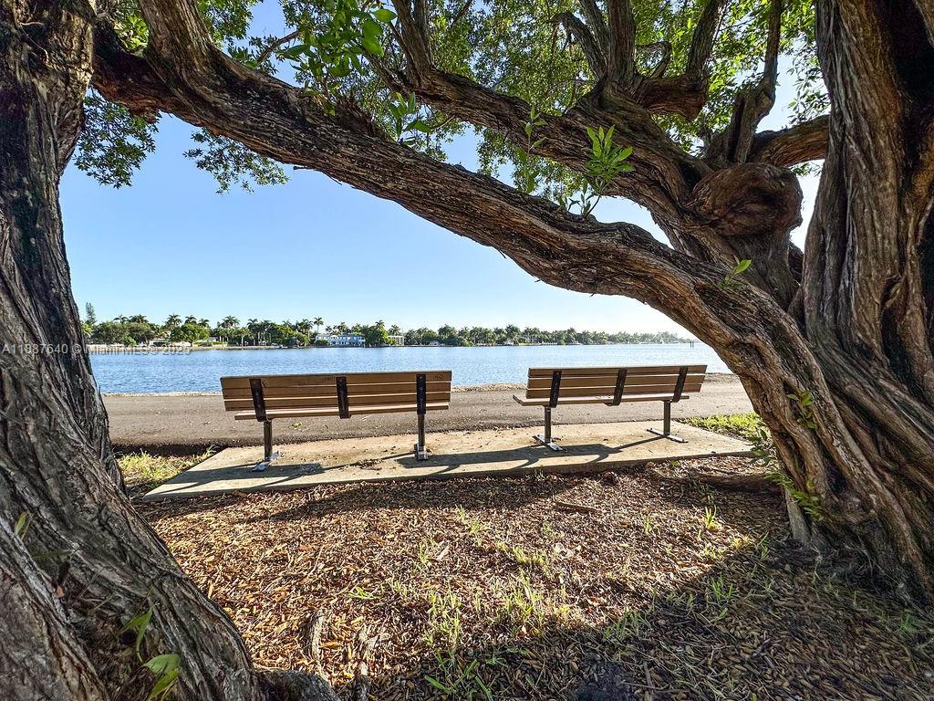 HOLLYWOOD LAKES SECTION - Residential