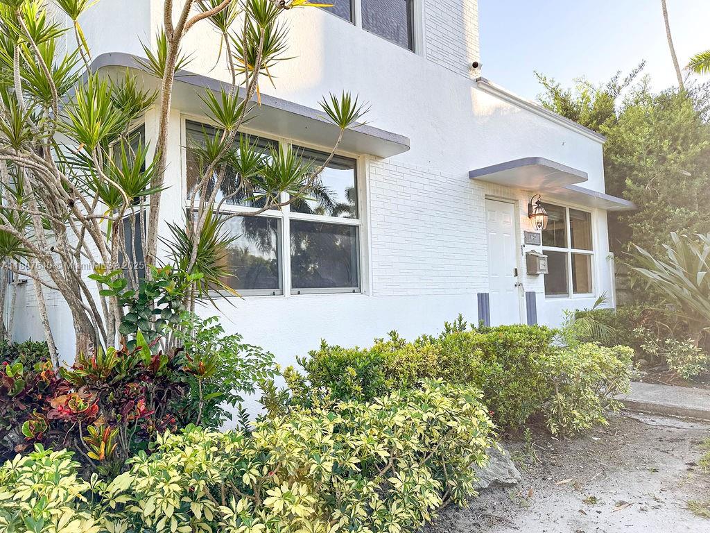 HOLLYWOOD LAKES SECTION - Residential