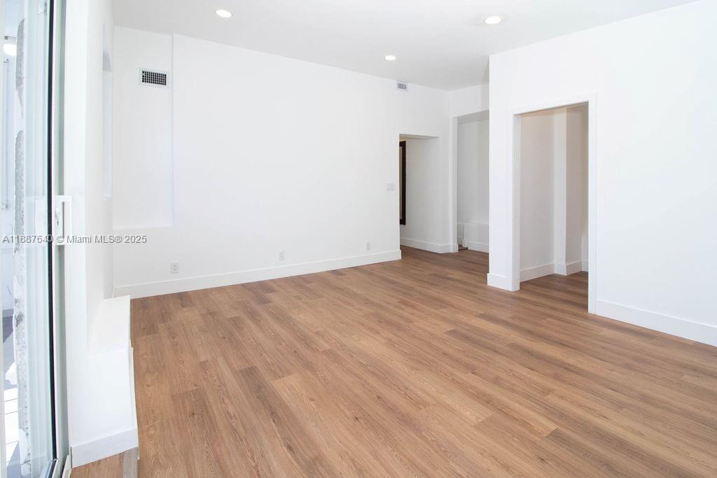 HOLLYWOOD LAKES SECTION - Residential