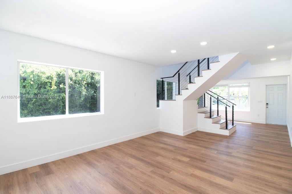 HOLLYWOOD LAKES SECTION - Residential