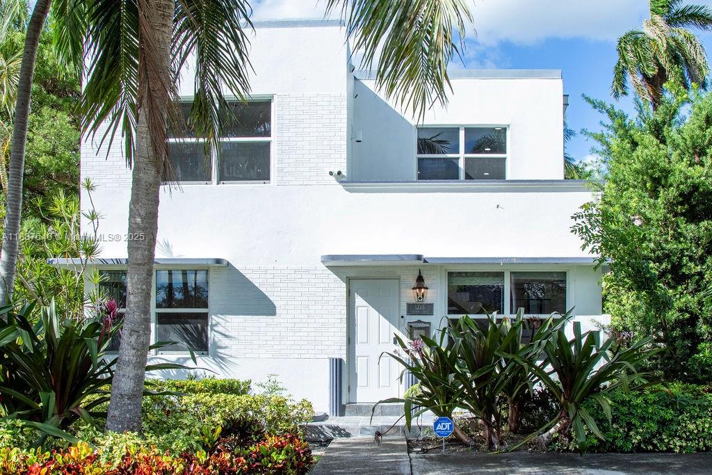 HOLLYWOOD LAKES SECTION - Residential