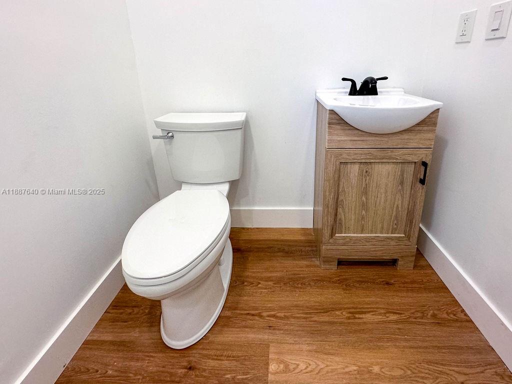 HOLLYWOOD LAKES SECTION - Residential